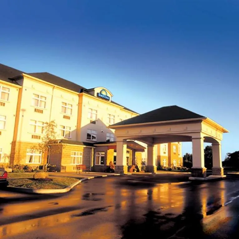 Days Inn by Wyndham Orillia - Hotel Exterior